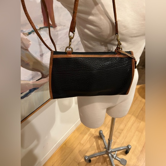 DOONEY & BOURKE USA Navy Vintage All Weather Leather Crossbody Envelope Purse - Picture 8 of 10